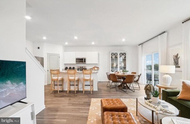 Photo - 124 Woodford Dr