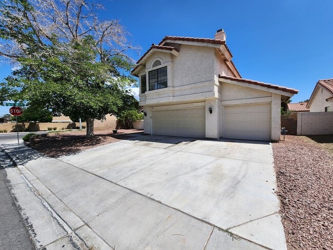 Building Photo - Gorgeous 4 Bedroom corner lot home