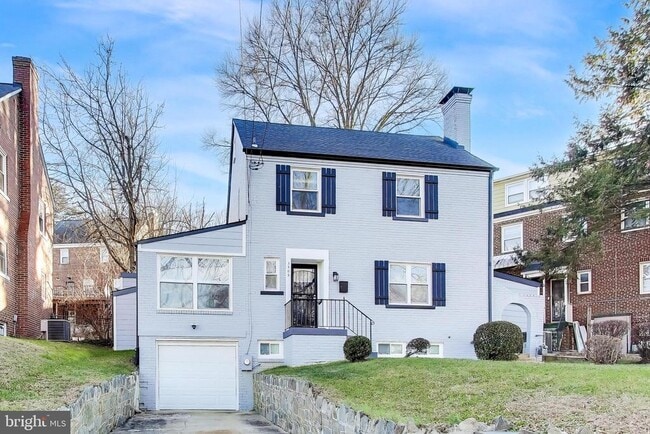 Building Photo - 3405 Carpenter St SE