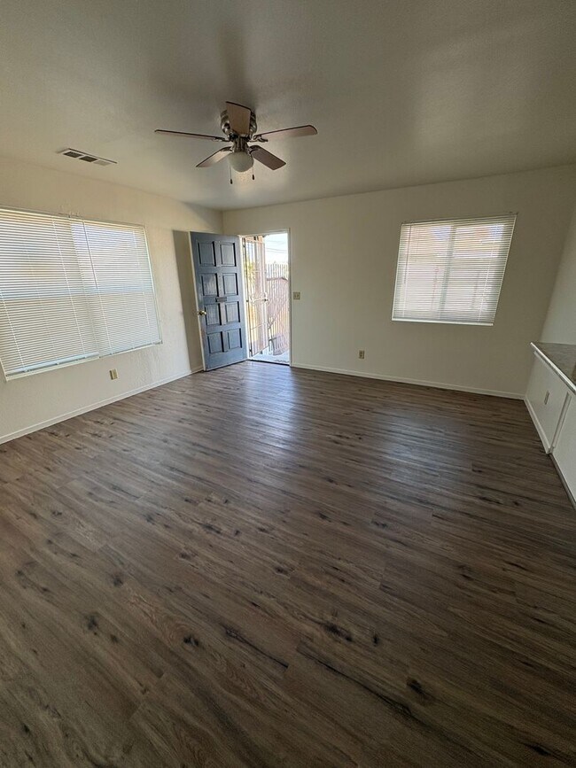 Photo - 700-710 E Tulare Ave Unit 700
