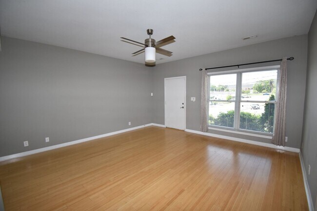 Photo - Large 2 Bedroom Condo For Rent Near Historic Downtown Clarksville!