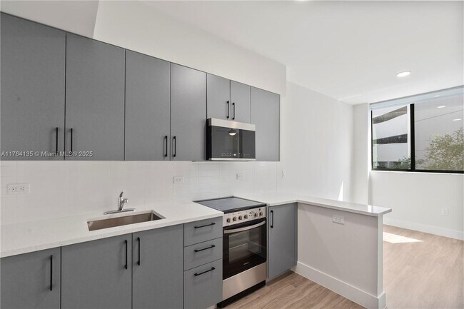 Building Photo - 1559 NW 15th Street Rd Unit 322-322 Rental