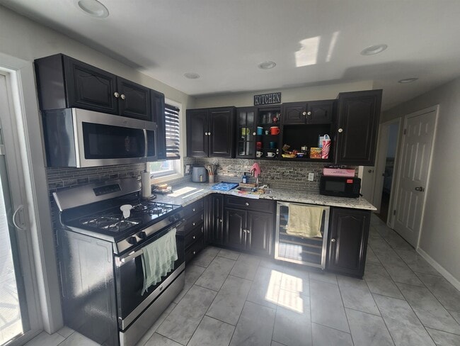 Photo - 657 Broad St
