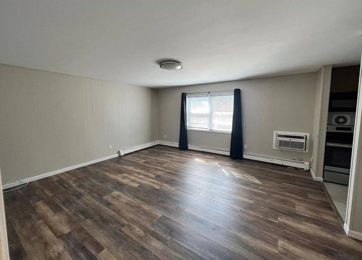 119 N Wellwood Ave Apartments Unit Lindenhurst Lindenhurst, NY