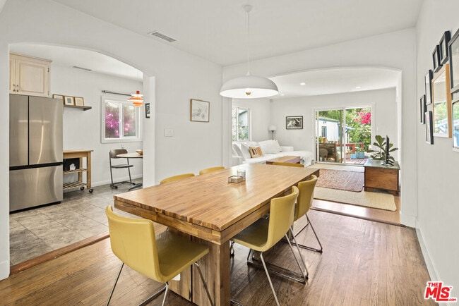 Photo - 352 Hargrave St