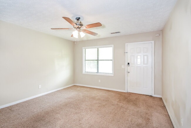Photo - 169 Kimberly Way SW