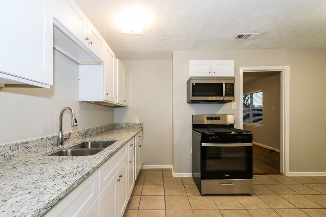 Photo - 2125 Dewberry Ln