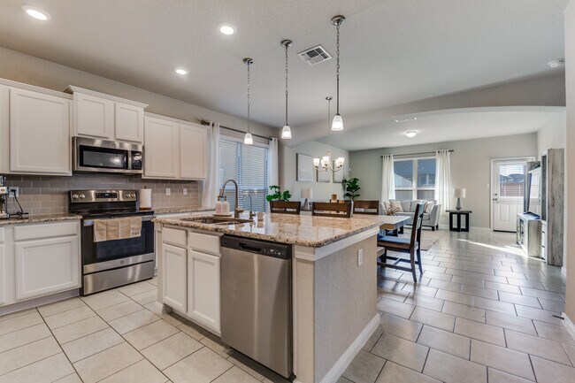 Photo - 4807 Marylebone Ave