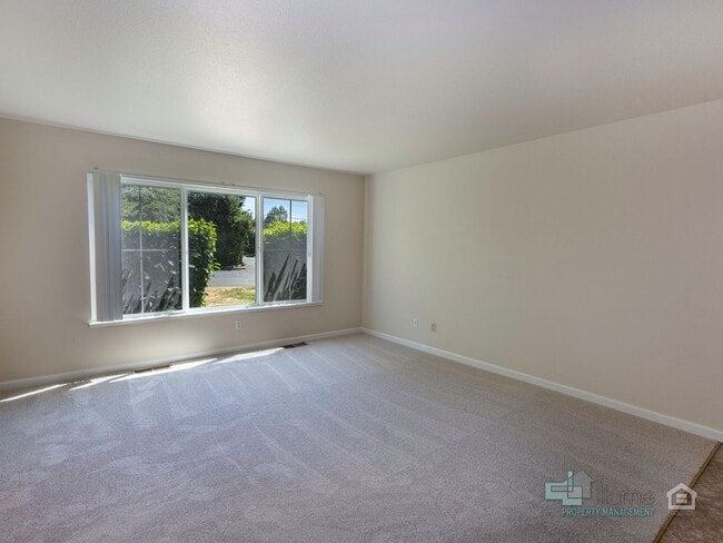 Photo - 3493-3493 Hawthorne Ave NE Unit 3493 - Hawthorne