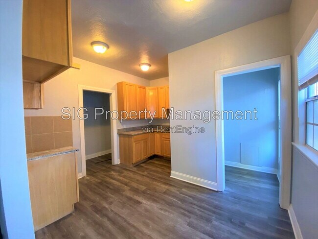 731 S Chevy Chase Dr