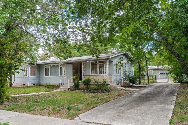 RIVER ROAD CRAFTSMAN - RIVER ROAD CRAFTSMAN House