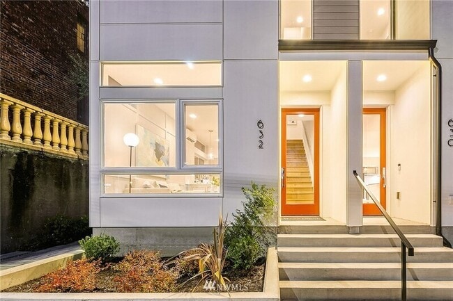 Photo - 632 10th Ave E