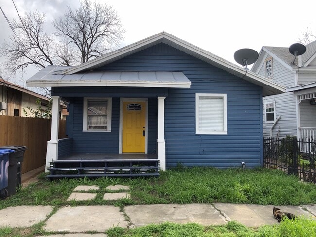 Building Photo - Down Town