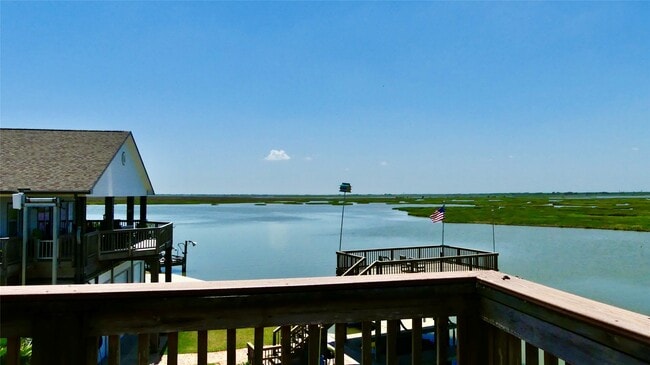 58 Lakeside Dr