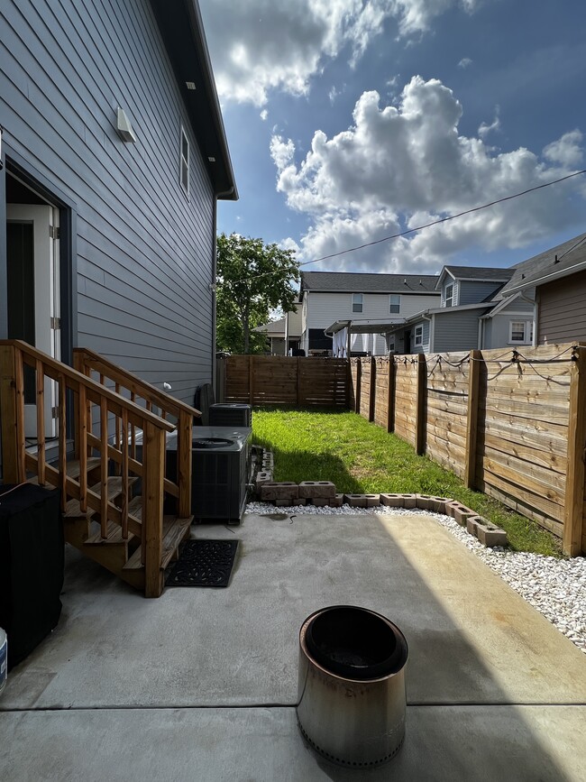 Photo - 1072 Zophi St