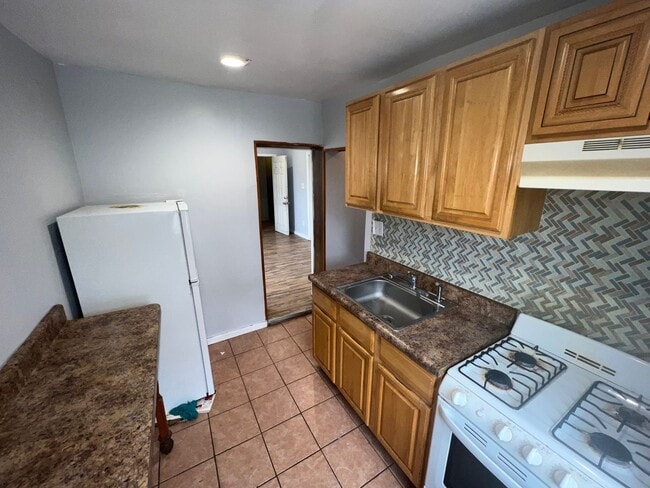 Building Photo - 4910 Lancaster Ave Unit 2R Rental