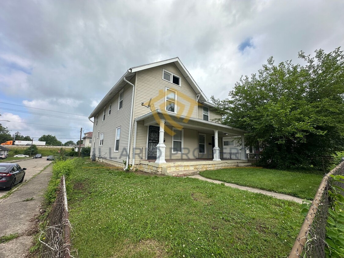 Photo - 2702 - 2704 Highland Place