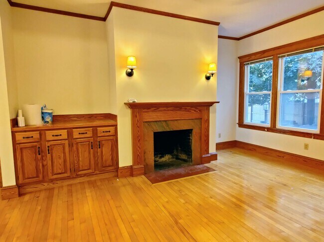 Building Photo - 37 Hawthorn St Unit 10