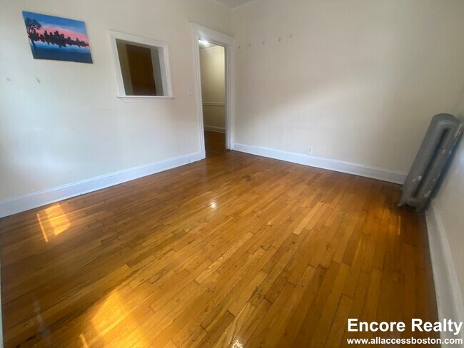 Photo - 364 Riverway Unidad 18