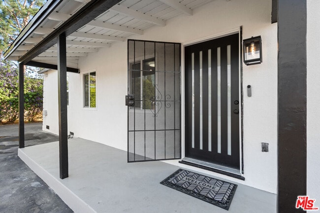 Photo - 20850 Chase St