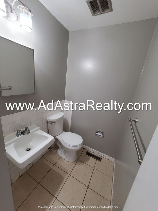 Photo - Spacious and Affordable Olathe Townhome-Av...