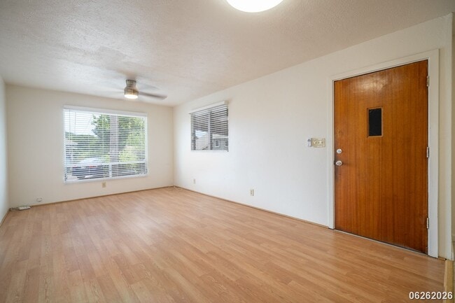 Photo - $3,500 / 3BR • 2BA • 991 SF – Home in Liliha | Available Now! (Honolulu)