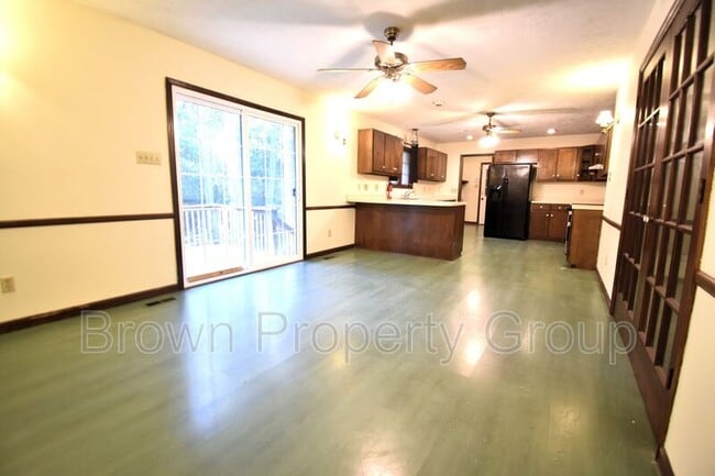 Photo - 901 Fredonia Dr