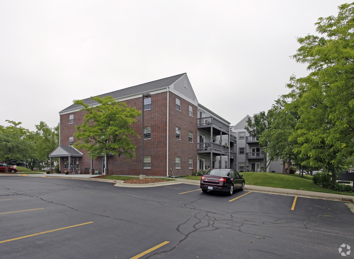 Janesville Wesley - Janesville Wesley Apartments