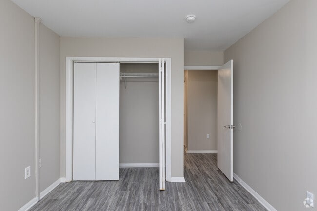 2BR, 1BA - 990SF - Primary Bedroom