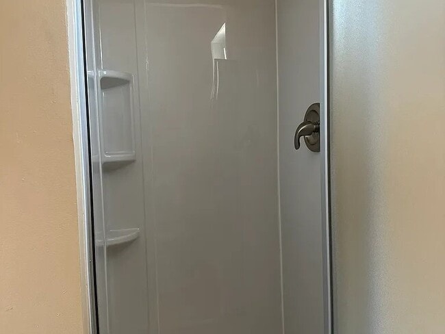 352 Clela Ave Unit 0.5