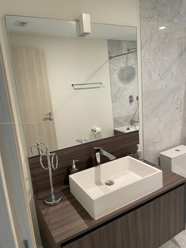 Photo - 1000 Brickell Plaza Unidad 2404