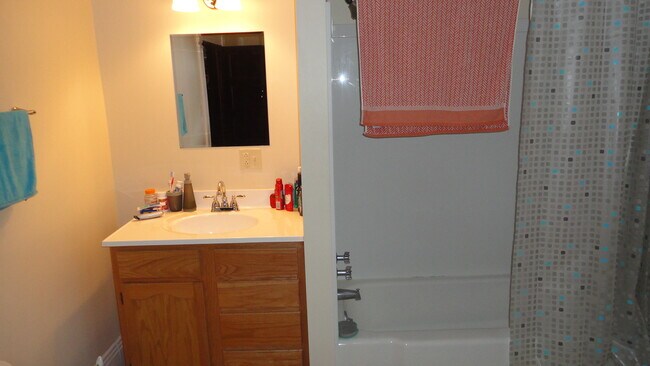 bath - 359 Kingwood St