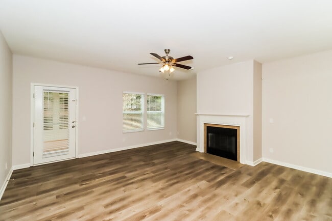 Photo - 257 Ranlo Ave