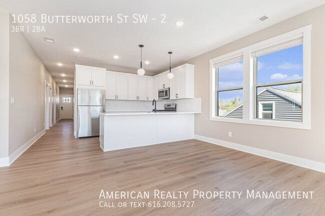 Photo - 1058 Butterworth St SW