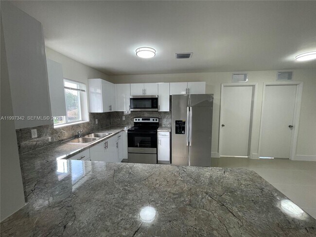 Photo - 2268 NW 52nd St Unidad top