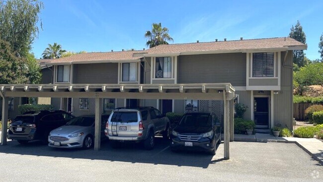 Building Photo - Martinez Beautiful 2 bedroom 1.5 bath unit... Rental