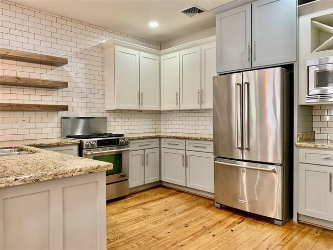 Photo - 5305 Nett St
