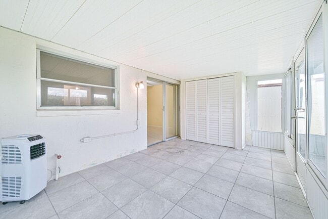 Photo - ** 2/2 Villa in Cypress Lake Gardens - Screened Lanai - 1st Floor **