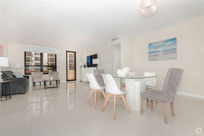 Building Photo - 10185 Collins Ave Unit 515 Rental