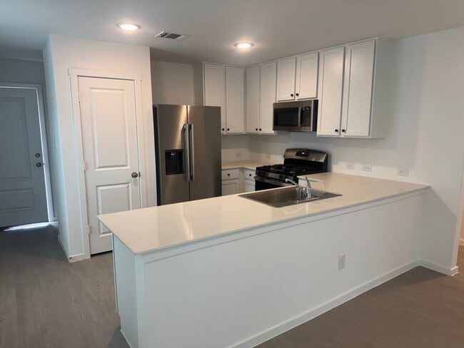 Photo - 2843 Red Diamond