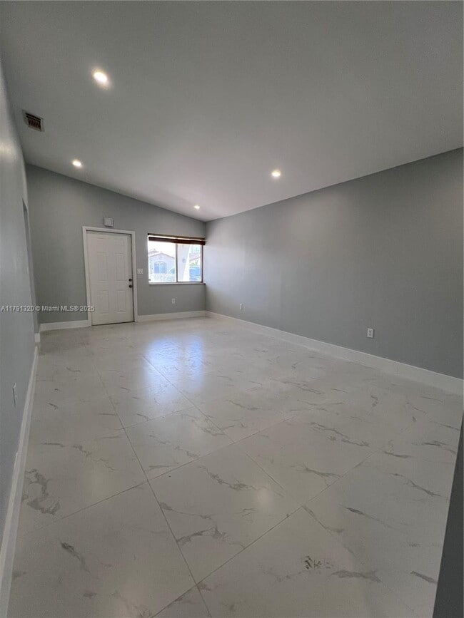 2834 W 75th Ter
