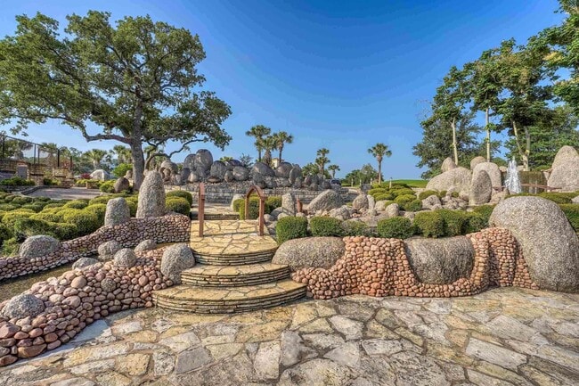 Photo - 1215 Hi Stirrup Unit 126