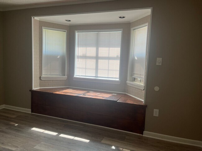 Photo - Spacious 4 bedroom 1.5 bath house