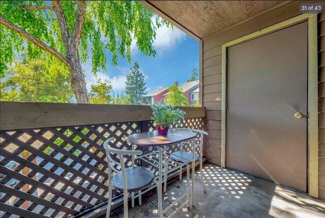 Building Photo - 1046 Yarwood Ct Unit 1046 Yarwood Ct