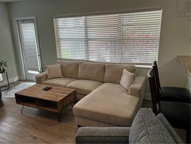 Photo - 2737 NE 28th St Unit 1W