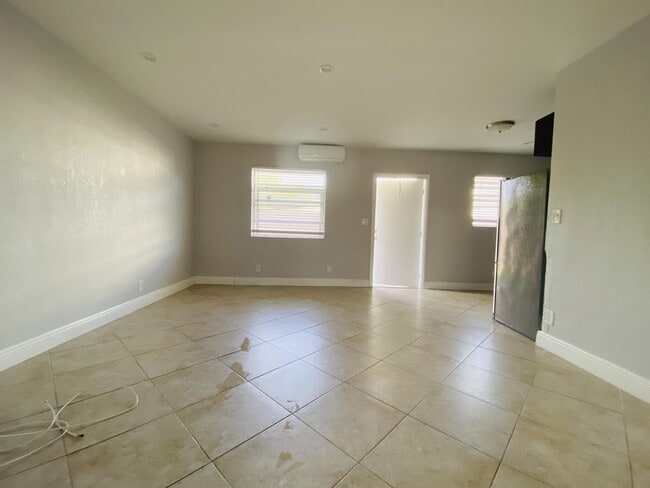 Photo - 214 SW 15th St Unit 2