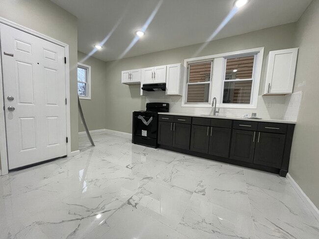 Unit 1 - 268 Chadwick Ave Unidad 2