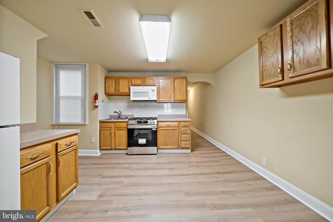 Building Photo - 2118 S Broad St Unit 2