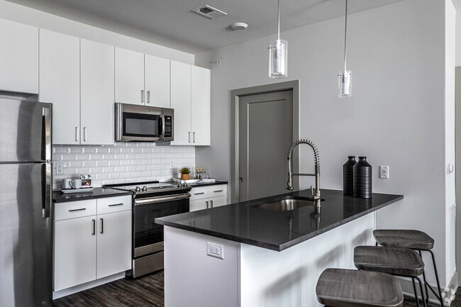 2BR, 2BA - 1082SF