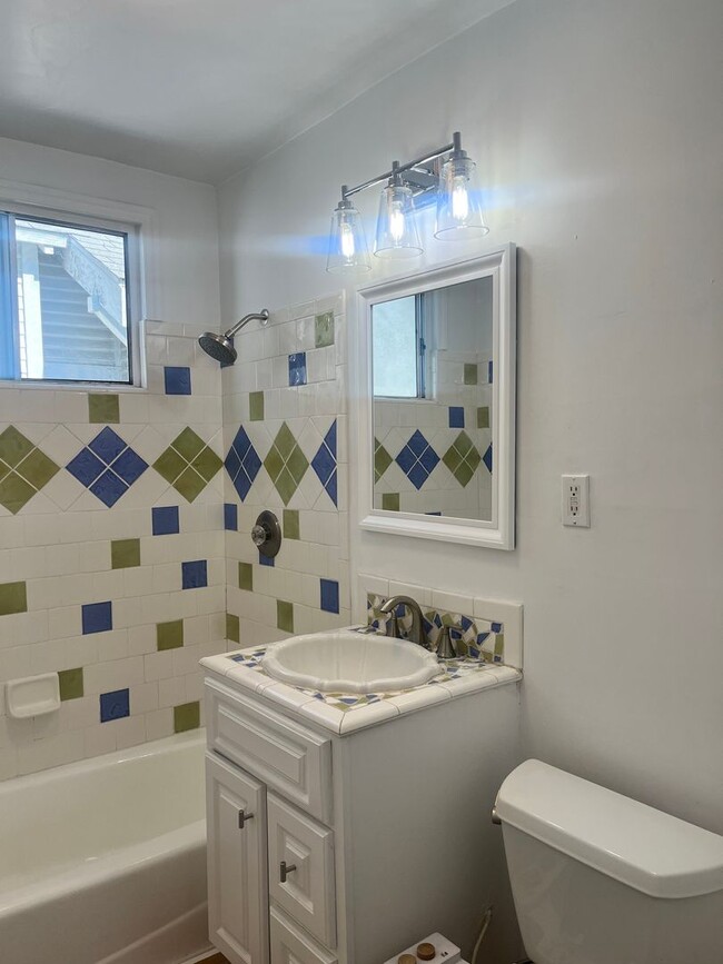 Building Photo - 311 Windward Ave Unit 1